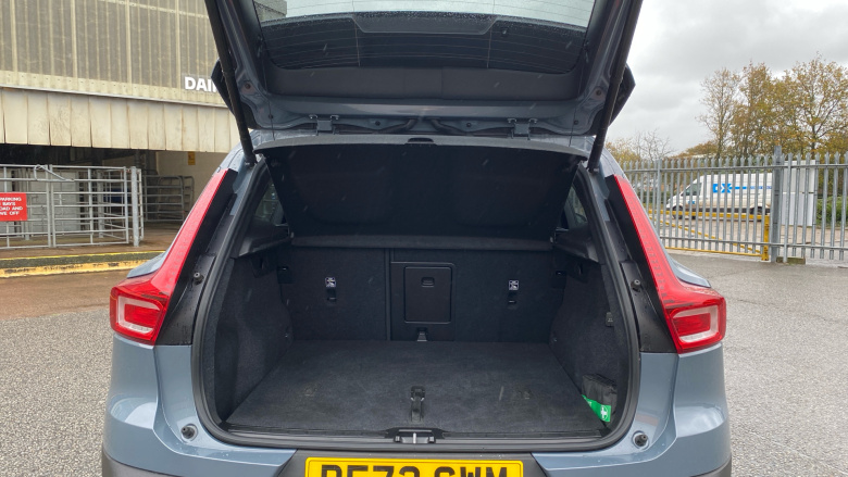 Volvo XC40 2.0 B4P Ultimate Dark 5dr Auto Petrol Estate